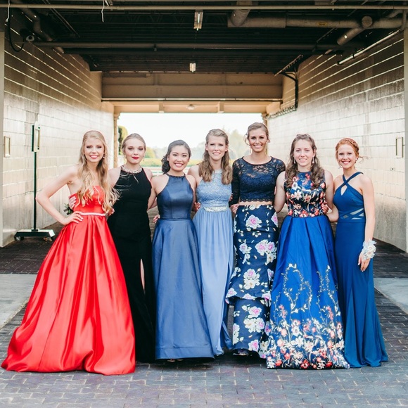 SOLD Prom dress - Picture 7 of 12